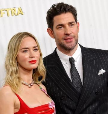 Violet Krasinski parents John Krasinski and Emily Blunt at the SAG Awards 2023